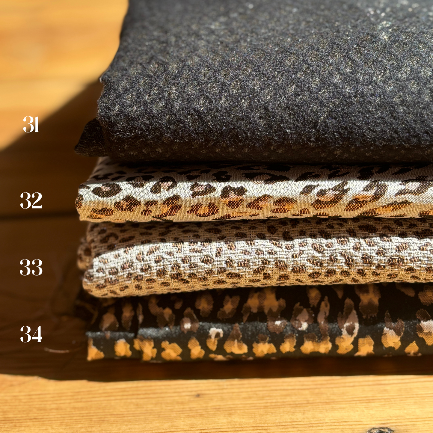 Tissu léopard lurex – imprimé animalier scintillant pour des créations élégantes et audacieuses